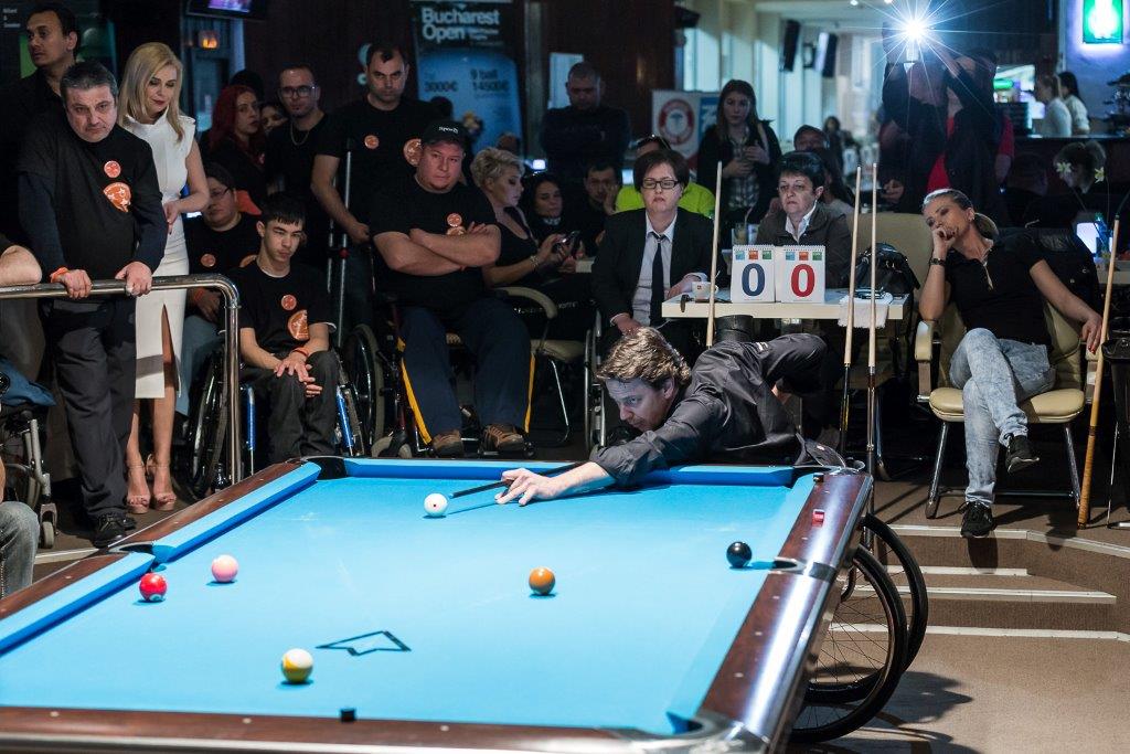 Meci istoric la competiția națională de biliard în scaun rulant: Henrik Larsson, de șase ori campion mondial, vs campioana noastră, Sonia Simionov / FOTO