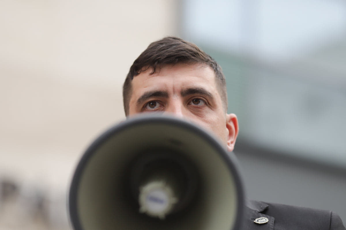 Protest AUR în fața Ministerului Sănătăţii. Manifestanții cer demisia lui Vlad Voiculescu