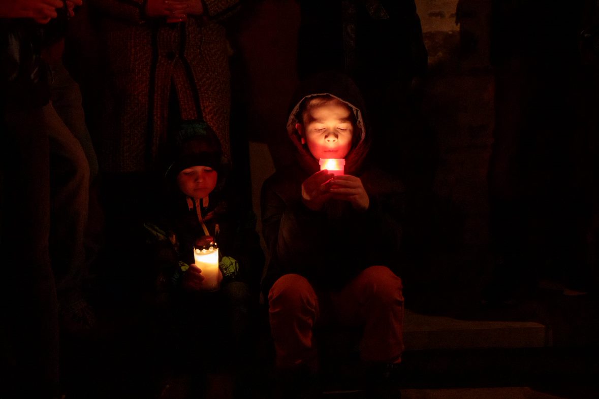 FOTOREPORTAJ. Învierea la Mănăstirea Putna, locul în care mai mulți refugiați ucraineni și-au găsit adăpost în calea războiului