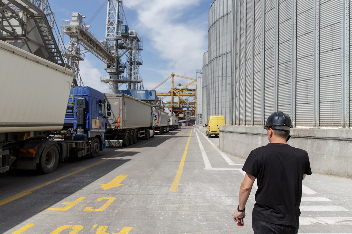 REPORTAJ de pe frontul cerealelor. Cum se exportă producția României și a Ucrainei printr-o investiție imensă