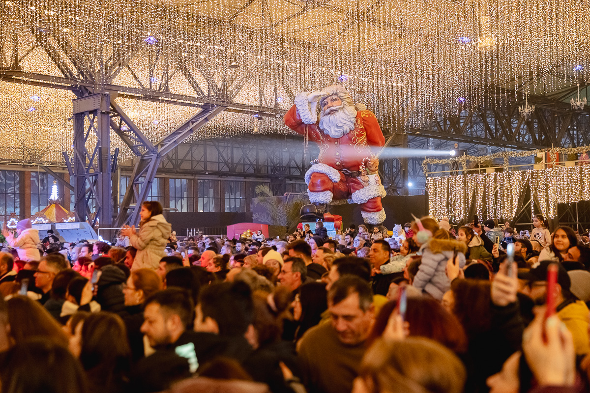 Cât costă un bilet la roata panoramică de la Târgul de Crăciun din București, de la Hala Laminor. Prețul, mai mare decât pentru o porție de mâncare