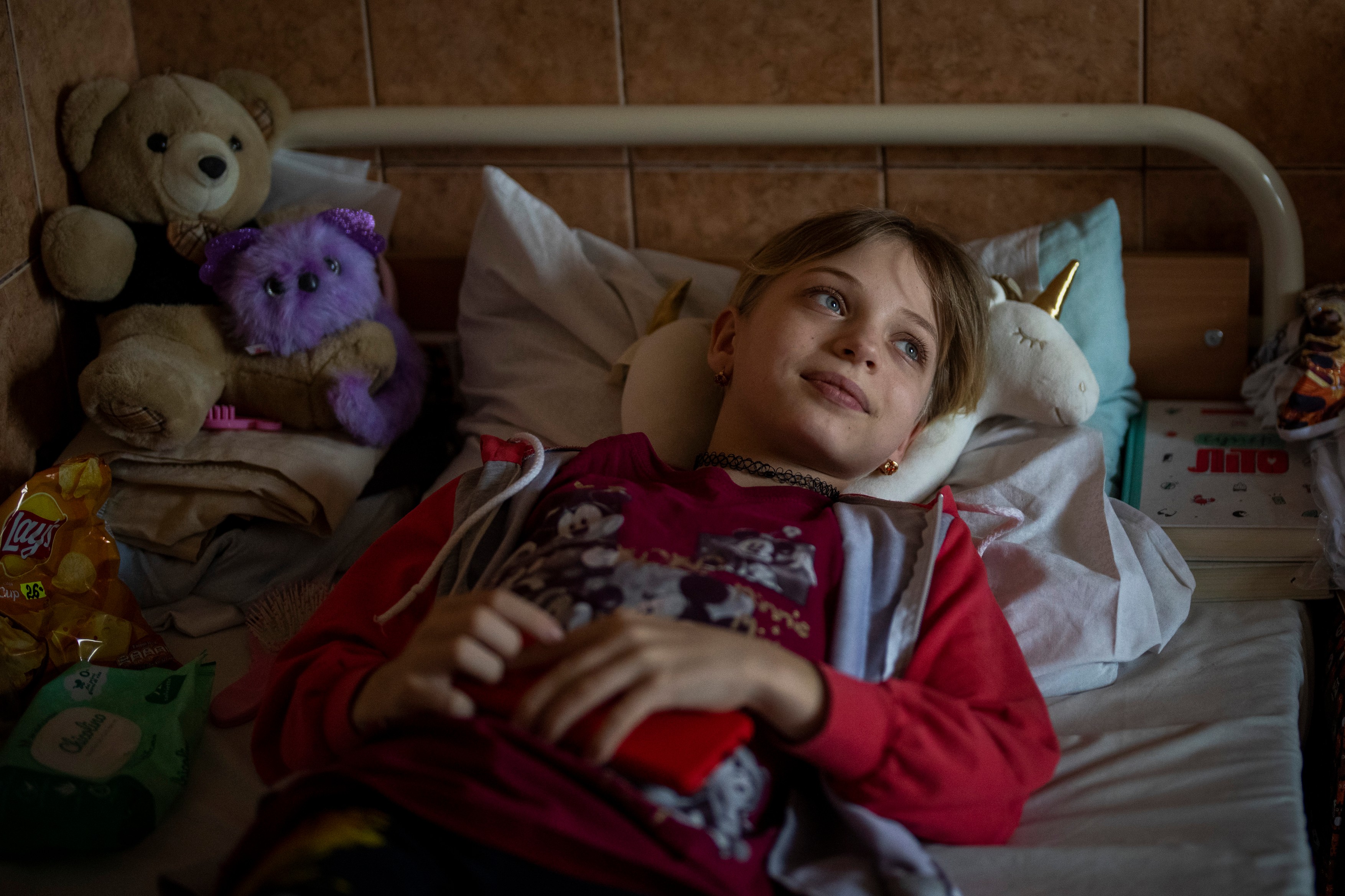 „Da! Și eu pot s-o fac!”. Iana, fata de 12 ani care și-a pierdut ambele picioare în atacul asupra gării din Kramatorsk, a alergat la un semimaraton | FOTO