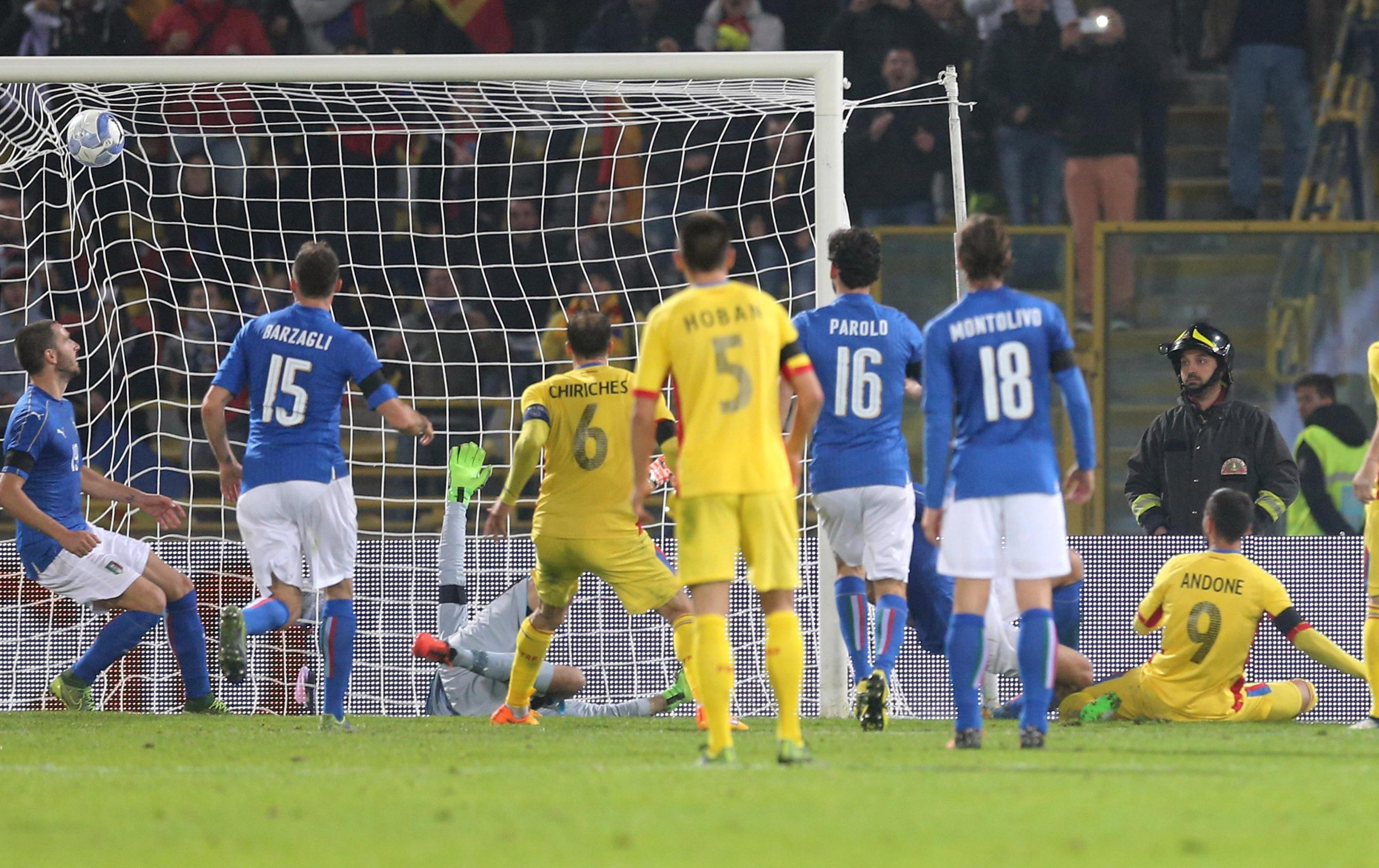 Ameninţare teroristă falsă înaintea meciului amical Italia-România, 2-2, desfăşurat marți seara, la Bologna. ^”Nu mai jucaţi partida, Allah este mare!” / GALERIE FOTO