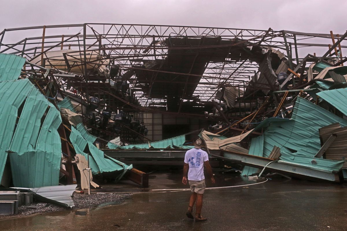 GALERIE FOTO| Uraganul Michael a lovit Florida. Cel puțin o persoană și-a pierdut viața și mai multe orașe au fost devastate