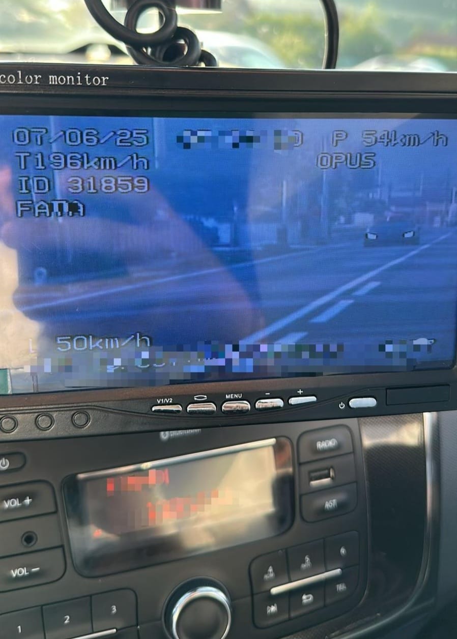 Andrew Tate circula cu aproape 200 km/h oră într-o zonă cu limită de viteză 50 km/h. A rămas fără permis