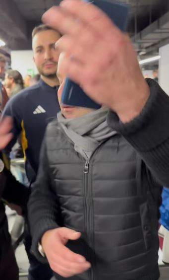 Magicianul Robert Tudor a prins un român cu mâna-n buzunarul lui, în Madrid. L-a filmat și l-a postat pe Facebook
