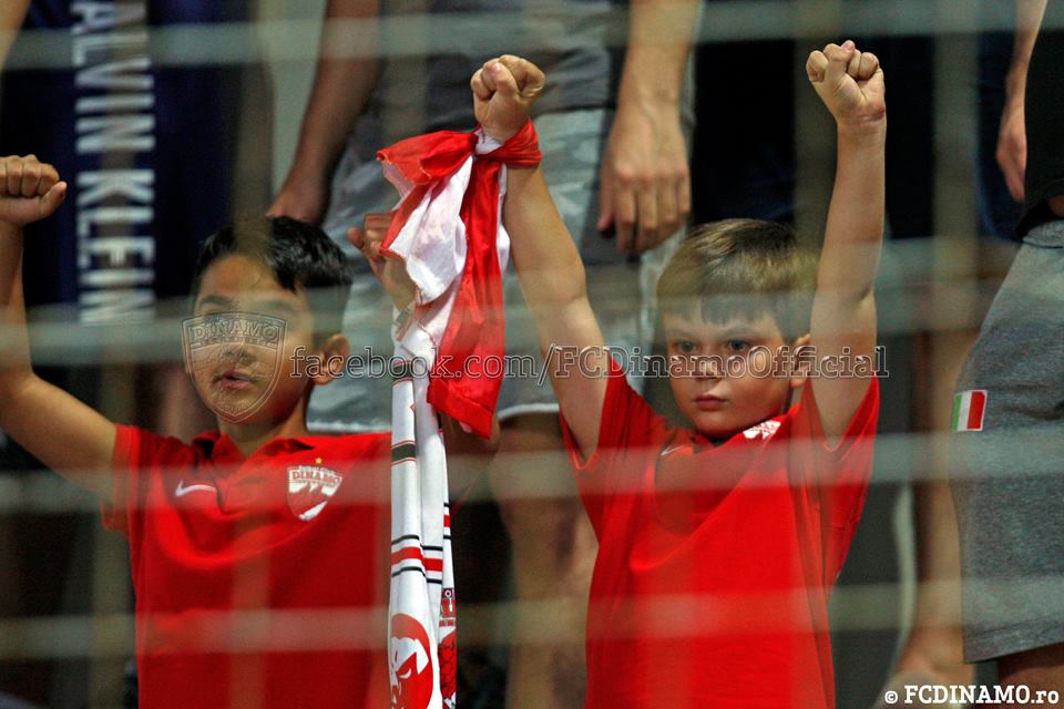 Liga 1, prima etapă. Astra - Dinamo 1-4. Iată liderul! Trei penalty-uri. Gnohere, triplă și pasă decisivă, sub ochii lui Daum cel dornic de naturalizări. Campioana a terminat în 10. Ce-or căuta giurgiuvenii în Ligă?