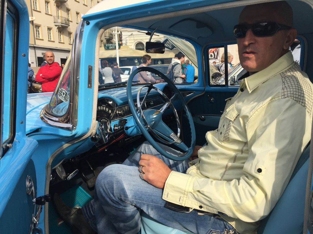 Mașina folosită de Robert Redford în filmul Havana, la Timișoara. E o replică, dar bijuteria a făcut furori printre iubitorii de mașini de epocă