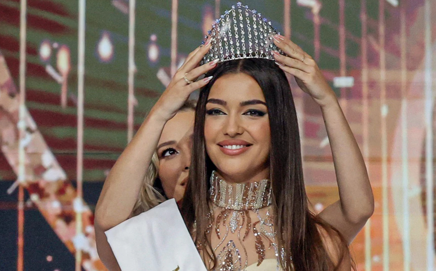 A Miss World Hungary győztese kitálalt Kulcsár Edináról és a köztük lévő hasonlóságról: elárulta, mi az, ami mű rajta – videó