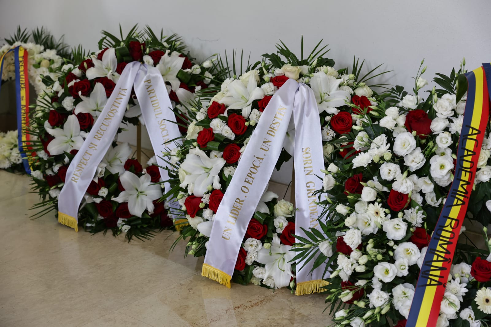 Funeralii de stat pentru Ion Iliescu. Ultimele omagii aduse în fața sicriului fostului președinte, în Sala Unirii, la Palatul Cotroceni