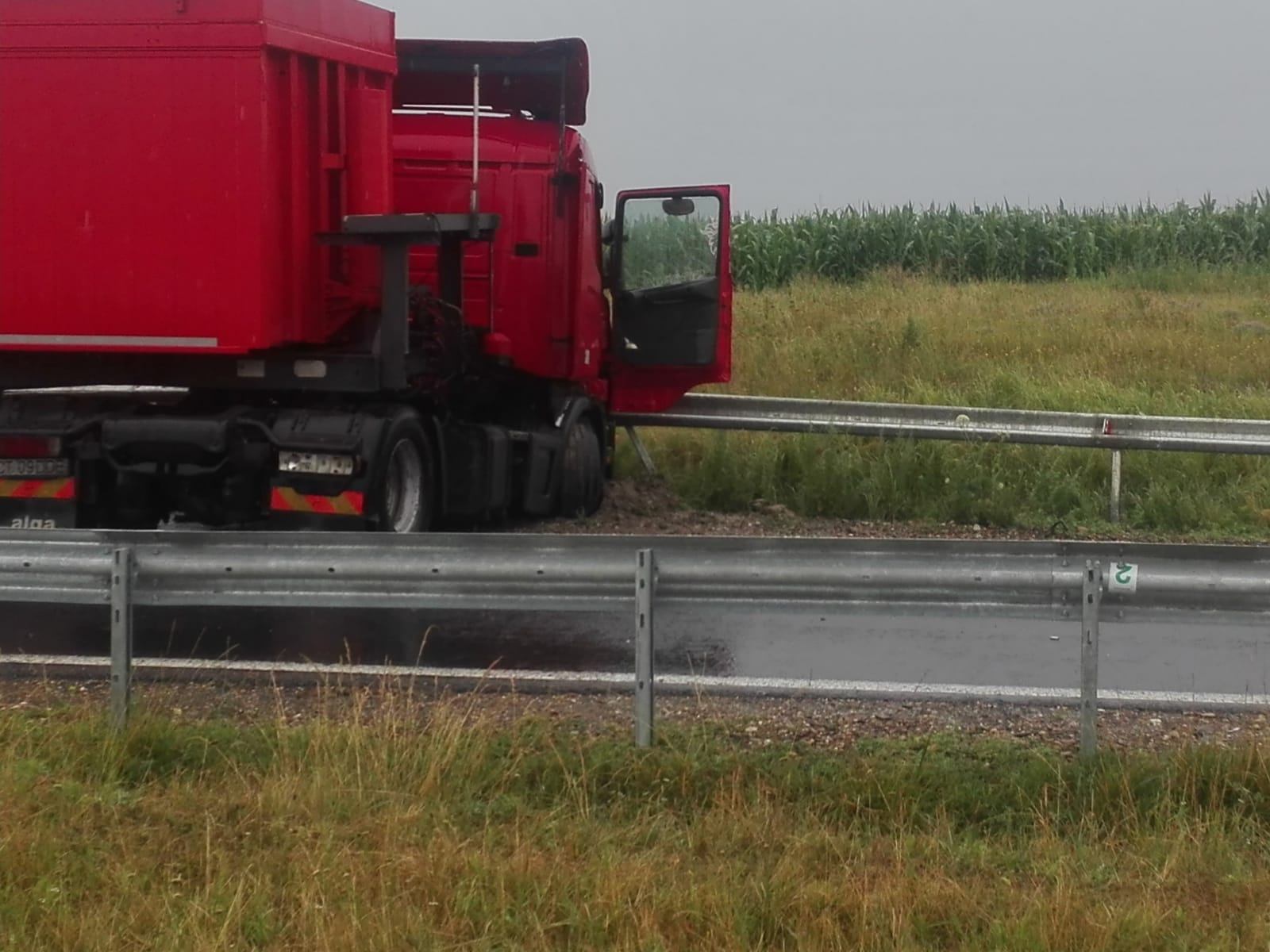 Doi morți și patru răniți într-un accident în Brăila. Un microbuz a fost lovit de un TIR intrat pe contrasens/ FOTO&VIDEO