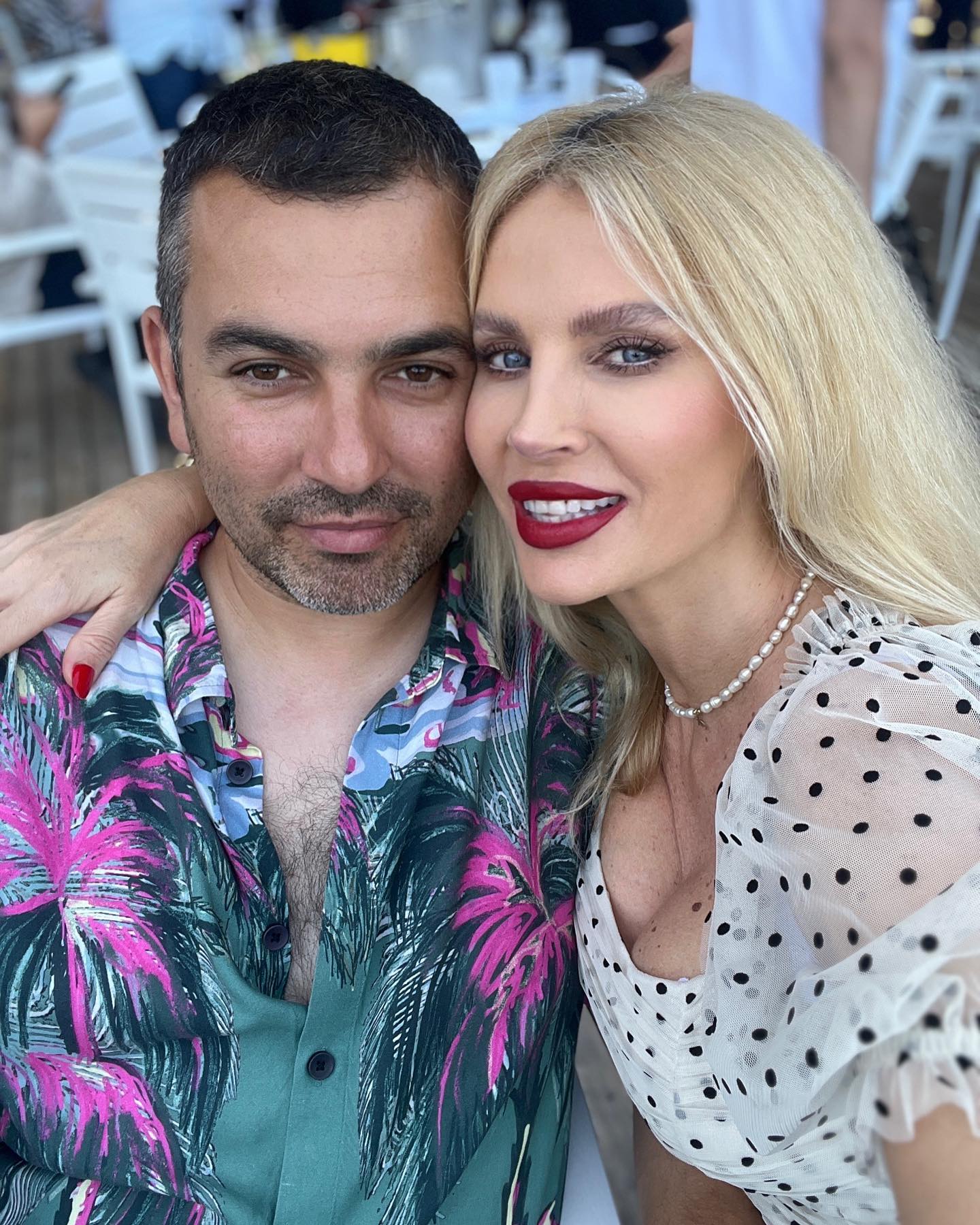 Andreea Bănică a fost criticată aspru după ce s-a pozat alături de o vedetă de la Hollywood. Reacția artistei: „Needucați”