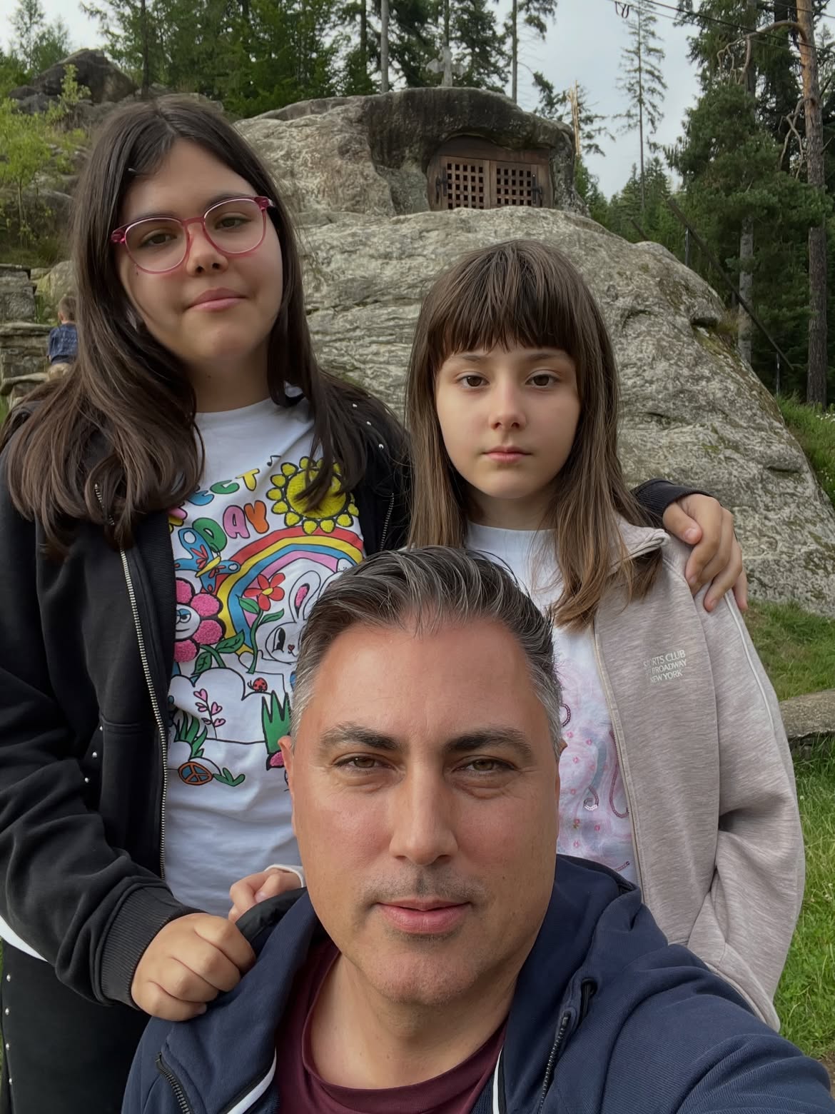 De ce fiicele lui Alexandru Ciucu nu zâmbesc în imaginile din vacanța alături de tatăl lor: „Prietenii știu de ce”