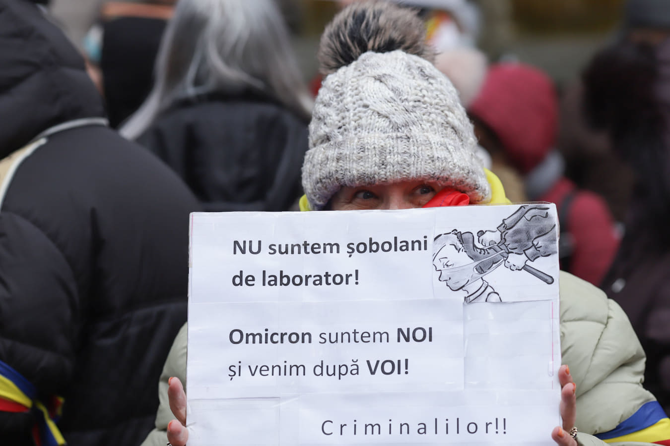 Protest în fața Ministerului Sănătății împotriva măsurilor anti-COVID. Manifestanții îi cer demisia lui Rafila