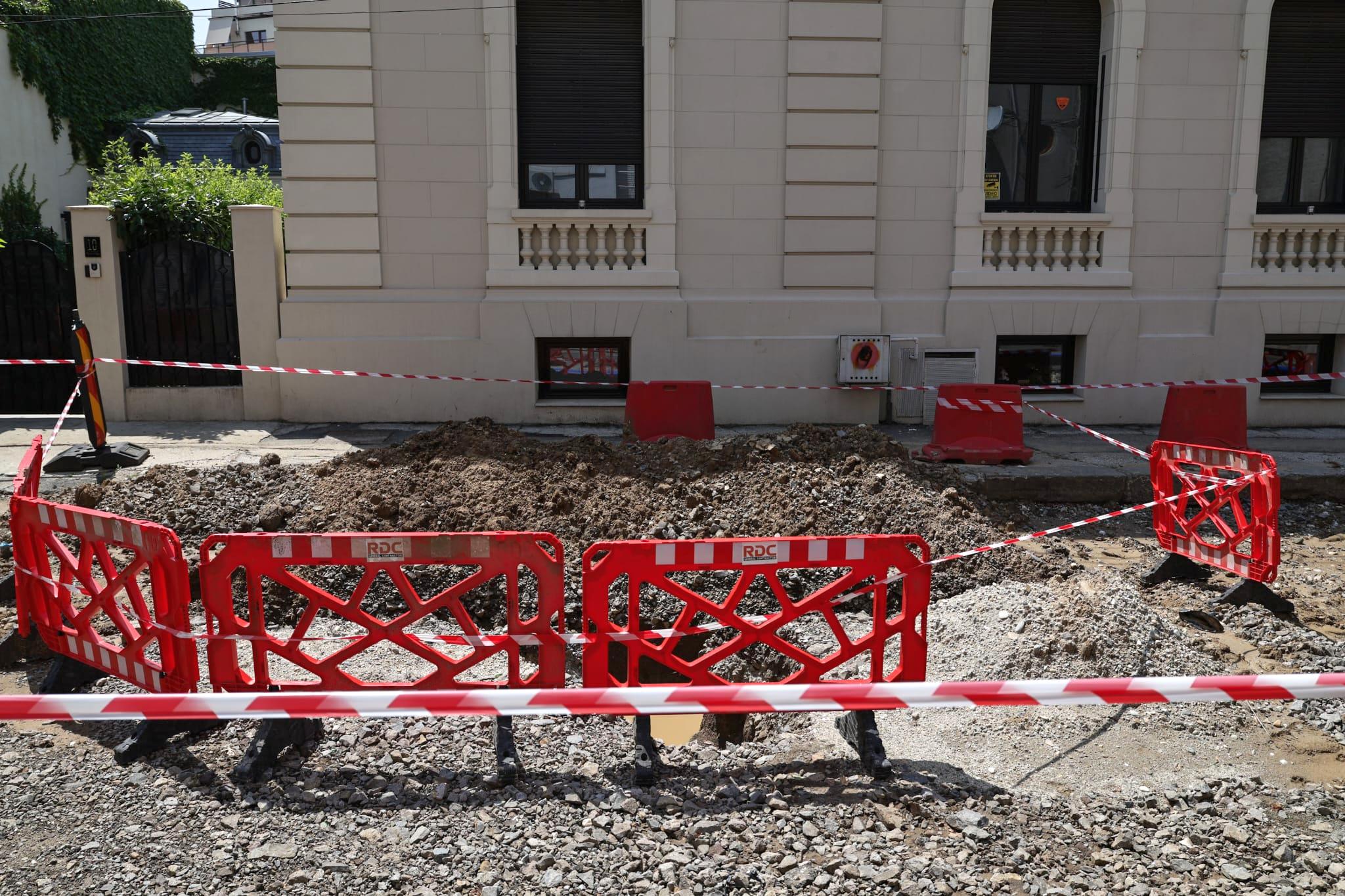 „Haos total! Tremură casa când trec utilajele”. Am mers pe șantierul STB să vedem cum se lucrează la schimbarea liniilor de tramvai