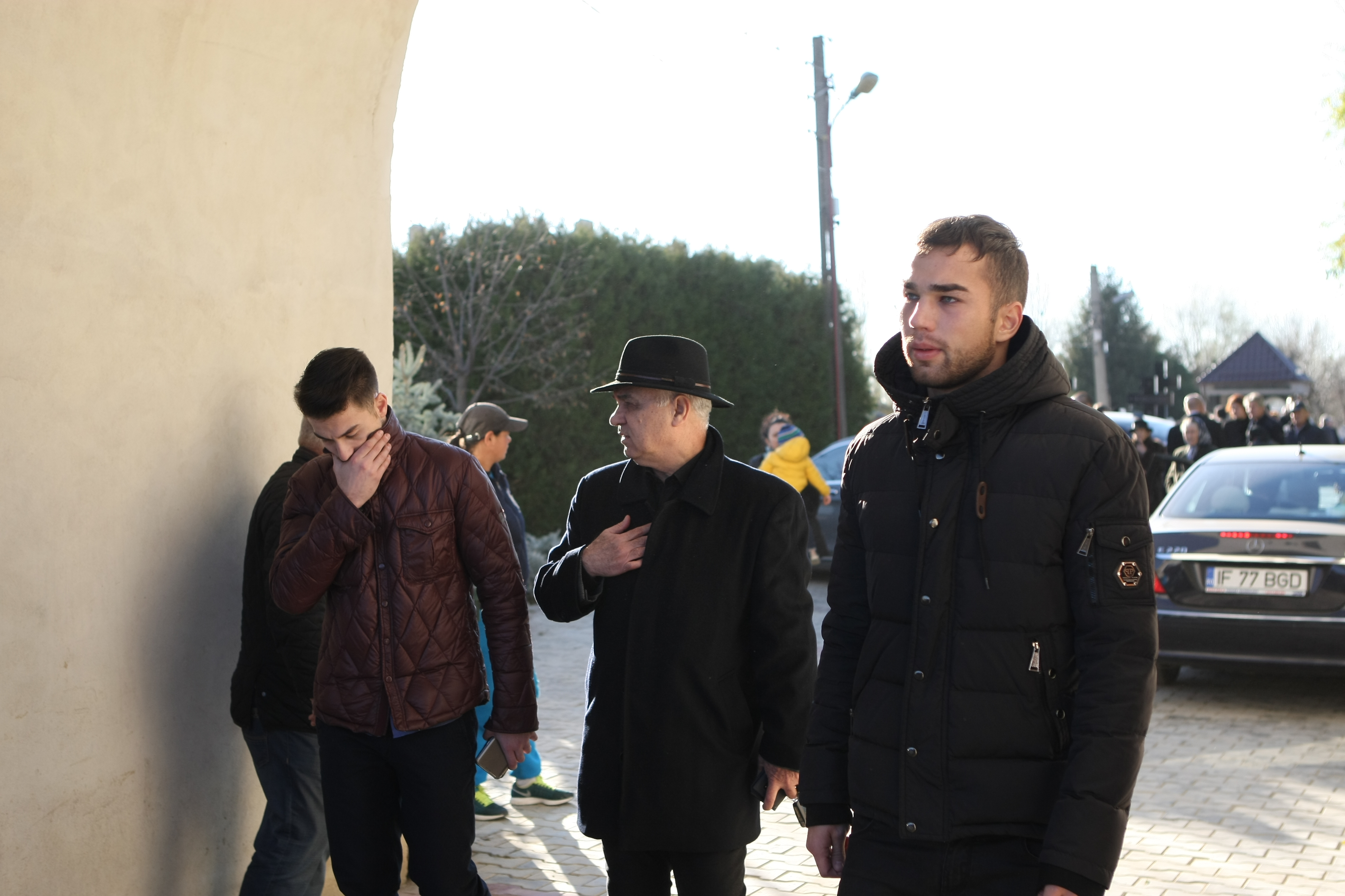 Daniel Prodan a fost înmormântat, azi, la cimitirul Sf. Ilie din Voluntari. Promisiune în lacrimi făcută de Gică Popescu: ”Îți vom îndeplini visul” | GALERIE FOTO