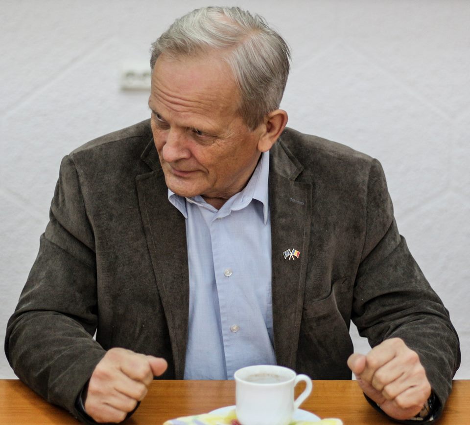 Atunci și acum / Theodor Stolojan, economistul care a ajuns premier după Mineriadă; S-a retras din cursa pentru Cotroceni, după momentul: ”Dragă Stolo”