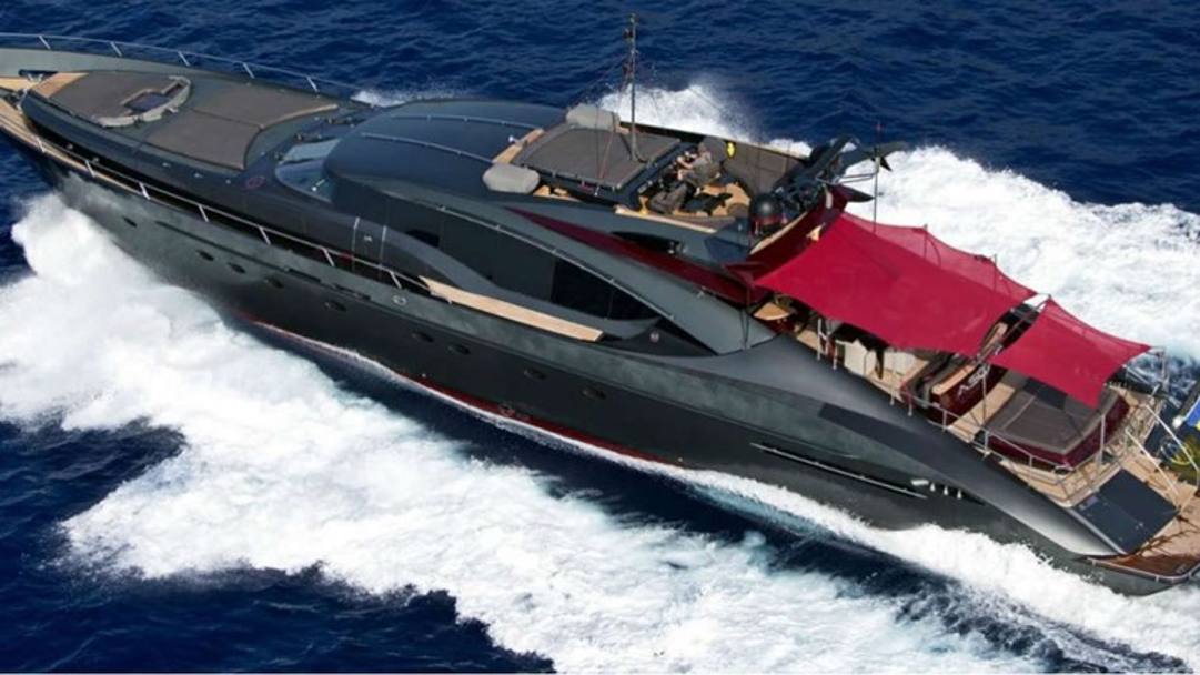 N-au loc unul de altul nici în vacanță! Messi și Ronaldo și-au ciocnit yacht-urile la Ibiza / GALERIE FOTO