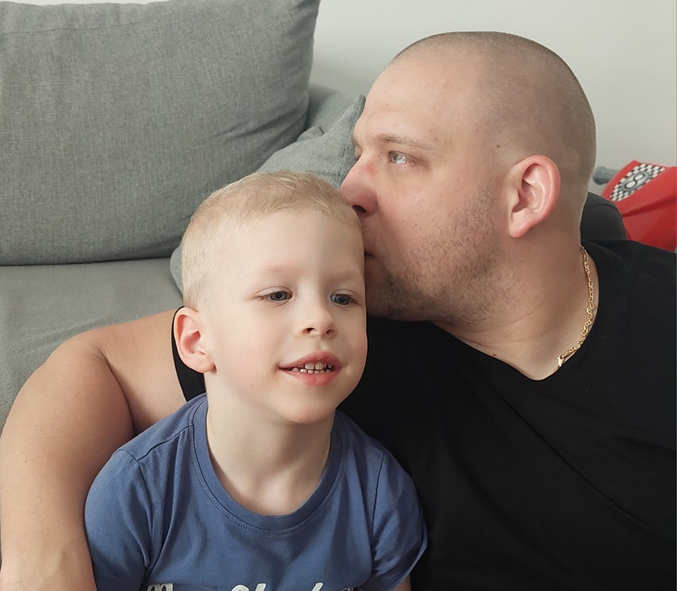 Rejtélyes milliárdos mentheti meg Ádin életét: elképesztő összeget ajánlott fel a névtelen jótevő