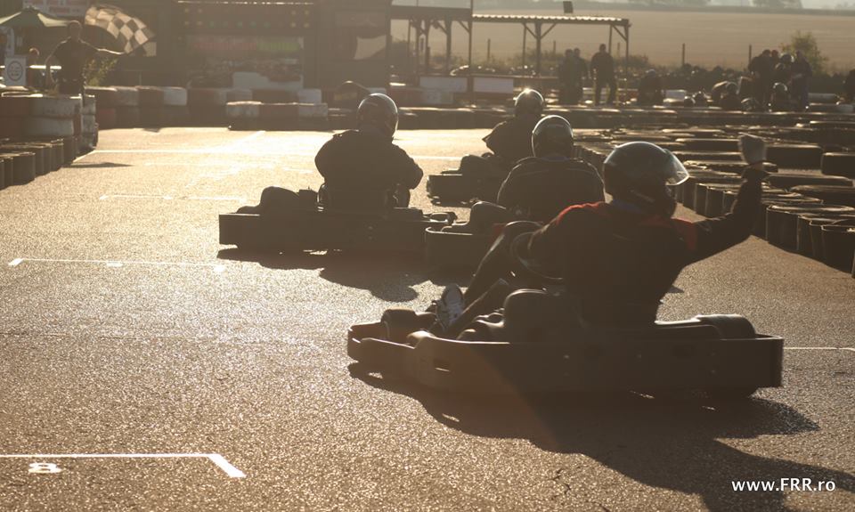 Stejarii s-au distrat la karting, în aşteptarea meciului cu naţionala Canadei, marți, ora 18:45 / GALERIE FOTO