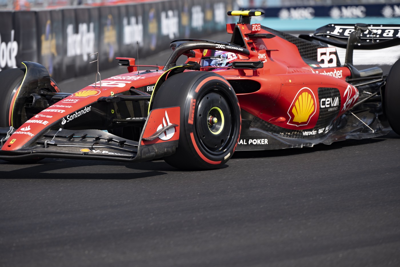 O mașină Dacia apare în documentarul Netflix despre Formula 1: Cum a fost posibil. Și Iuliana Pepene de la Antena 1 poate fi văzută în „Drive to Survive”