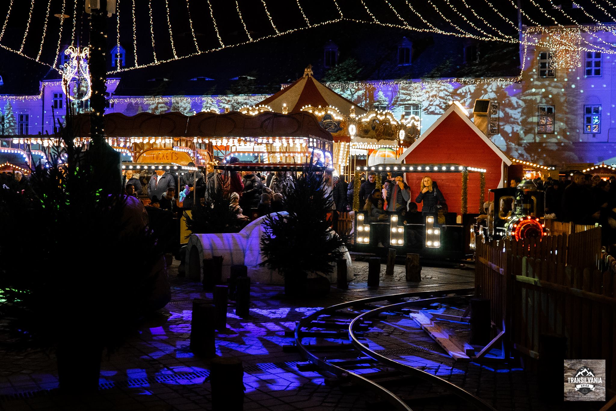 GALERIE FOTO| S-a deschis târgul de Crăciun de la Sibiu. Ediția din 2018 este dedicată Centenarului