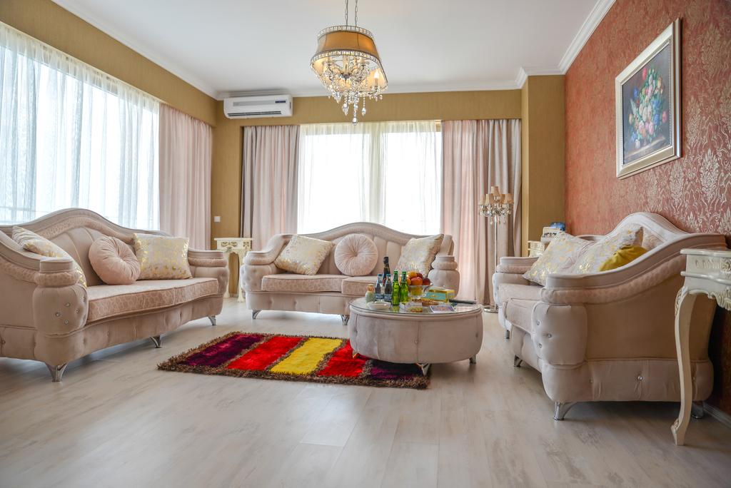 GALERIE FOTO/ Cele mai scumpe cazări la Neversea 2018. Cum arată apartamentul care costă aproape 1.000 de euro pe noapte