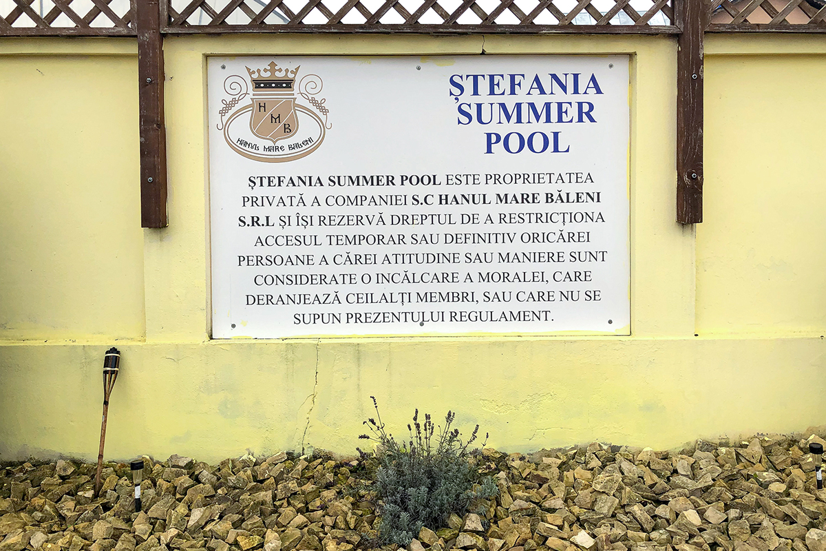 Petreceri PSD-PNL ținute într-o clădire istorică din 1680, transformată în salon de nunți cu cort imens, luminițe și piscină!