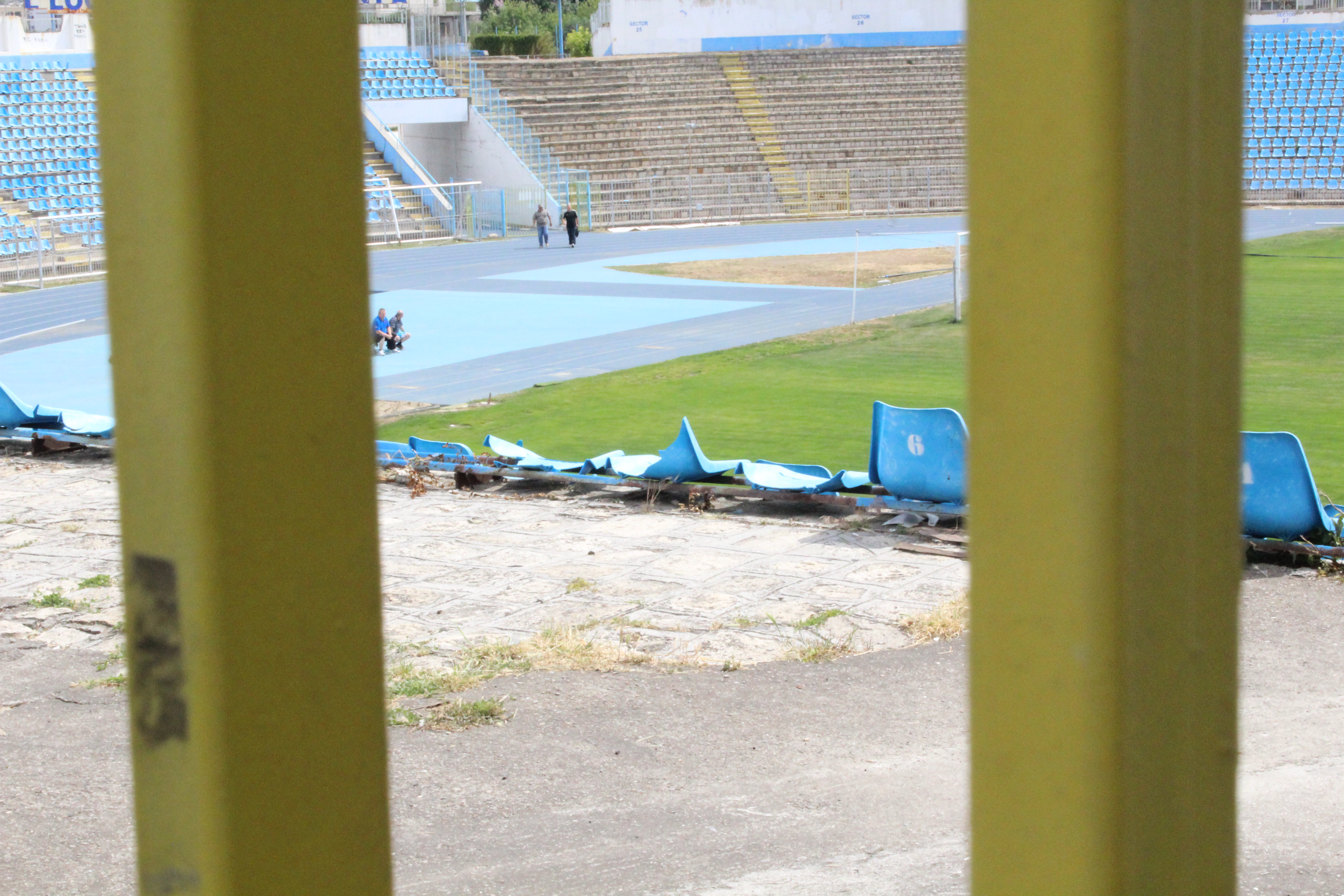 Supercupa de pe 8 iulie, pe un stadion ca după bombardament / FOTO
