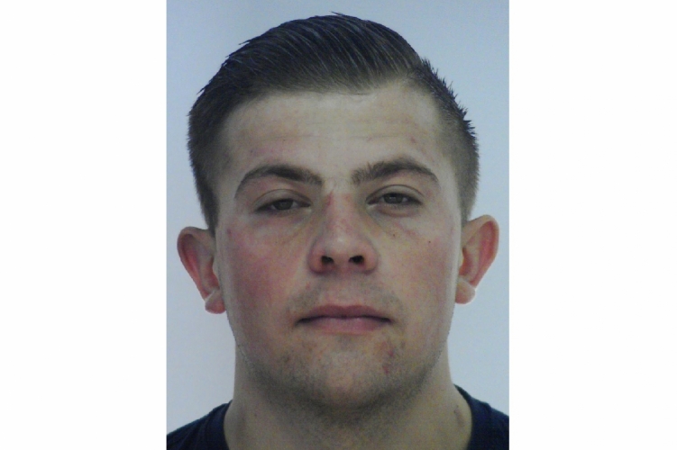 Orbitális balhé Komlón: késsel támadt volt barátnőjére egy férfi, a nő segítségére siető fiatal fiút is meg akarta gyilkolni - videó