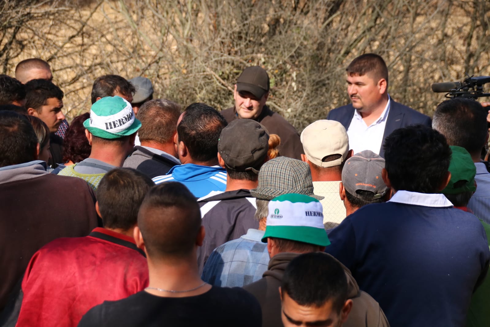 VIDEO&FOTO/Jale mare în satul doljean unde s-a înregistrat un caz de pestă porcină: “Eu mor până diseară, mor înaintea porcilor”