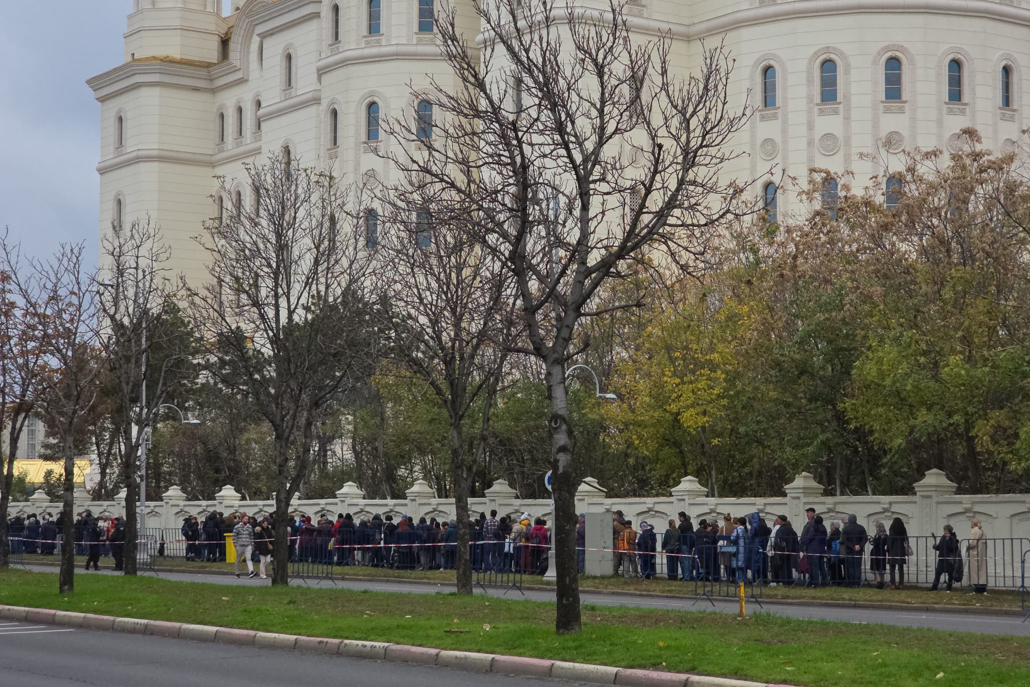 Numărul impresionant de oameni care au vizitat Catedrala Mântuirii Neamului în 10 zile de la inaugurare și programul de vizitare în noiembrie și decembrie
