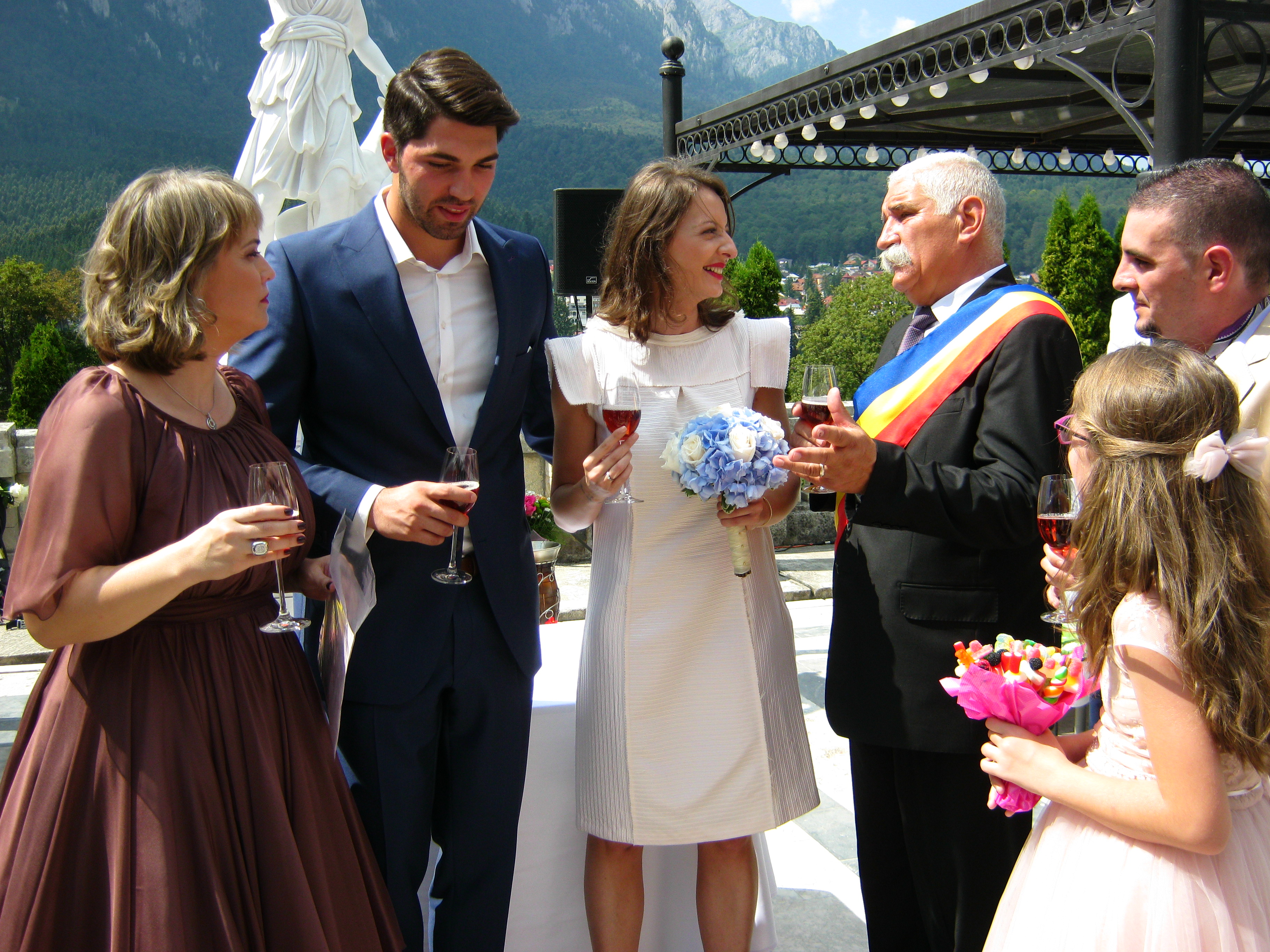 Spadasina Ana Maria Brânză s-a căsătorit la Castelul Cantacuzino cu poloistul Pavel Popescu. Meciul vieții! ”Am cel mai frumos inel din lume!”