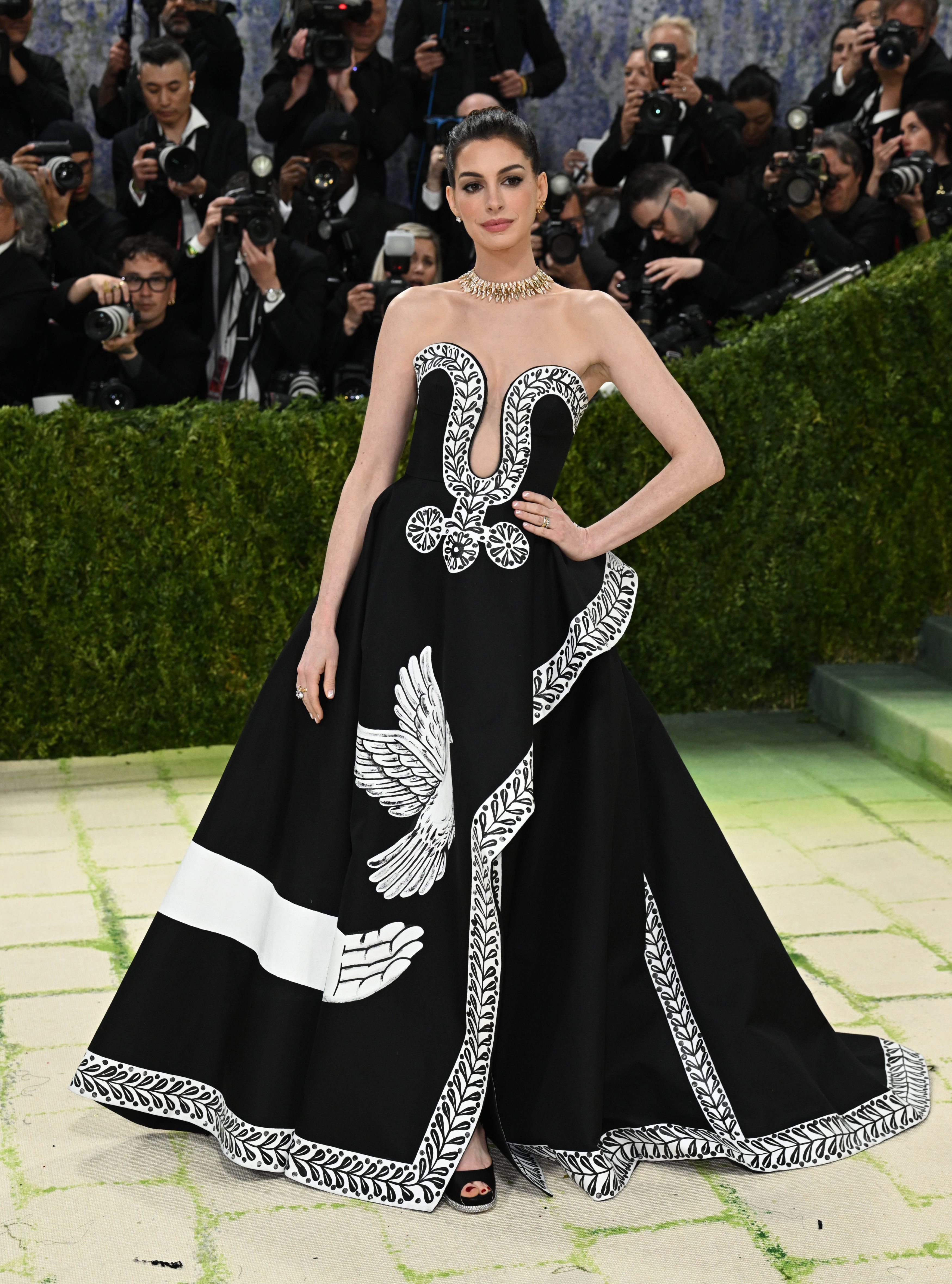 Vedete pe „covorul pietruit” la Met Gala 2026. De la rochii impresionante la alegeri controversate