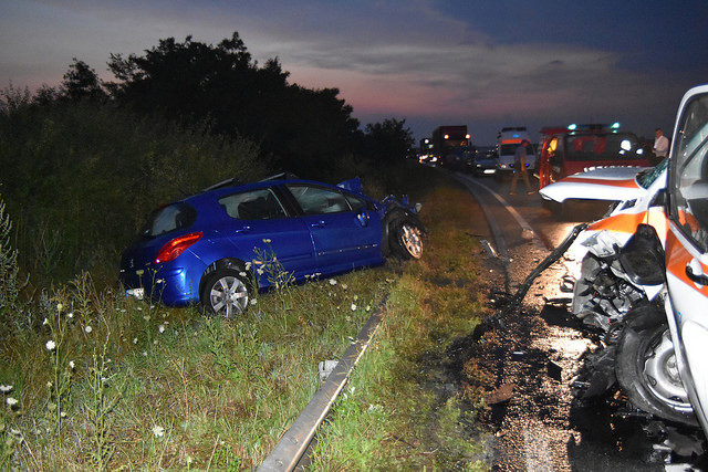 Accident violent cu ambulanța în apropiere de Caransebeș. Ambii șoferi au murit