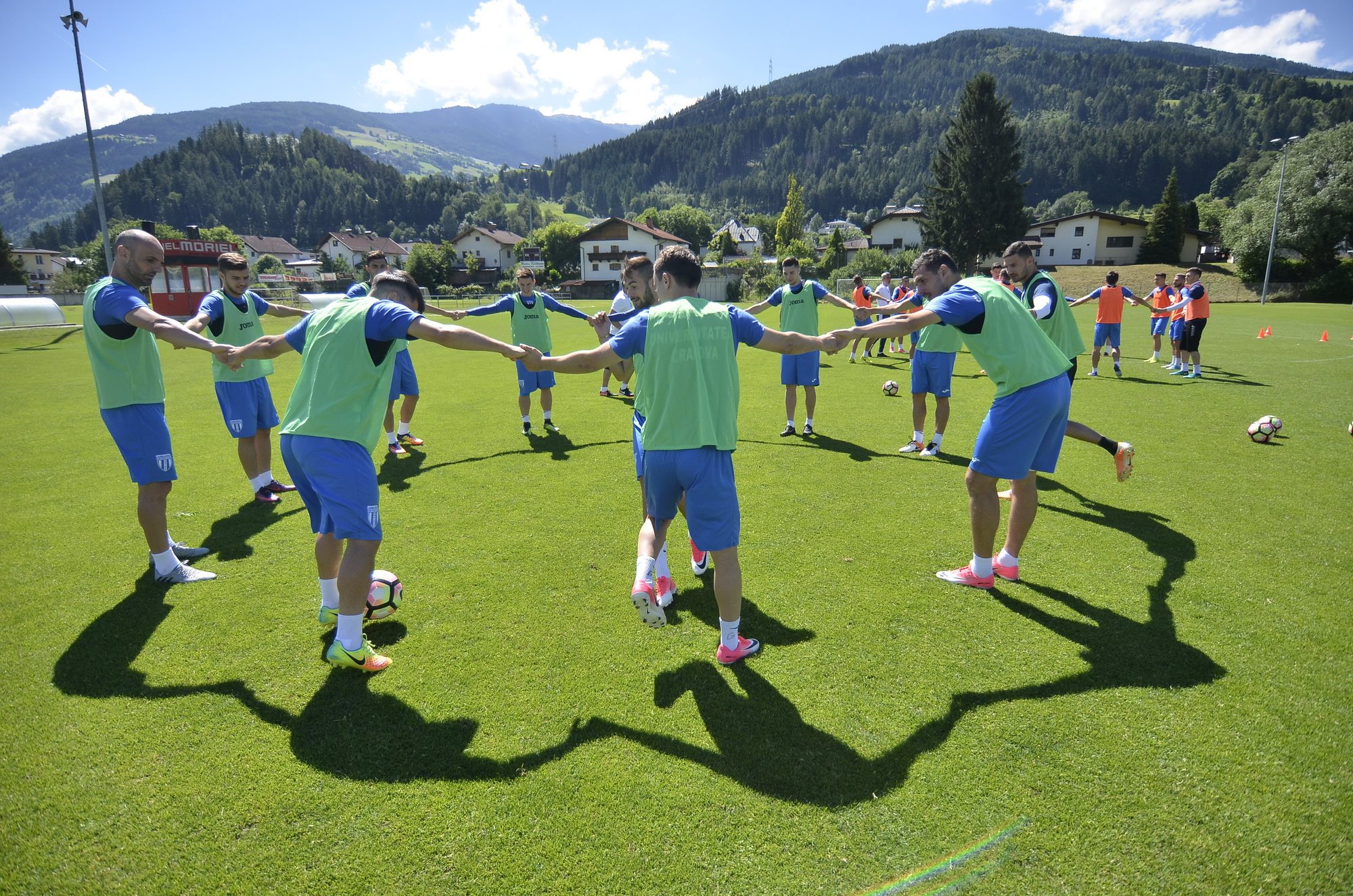 Oltenii se antrenează cu zâmbetul pe buze în Austria / FOTO&VIDEO