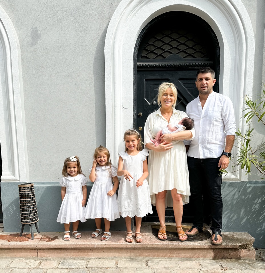 Cât costă un cozonac vândut de Gabriela Cristea. Și Laura Cosoi a început să ia comenzi pentru Crăciun la brutăria sa
