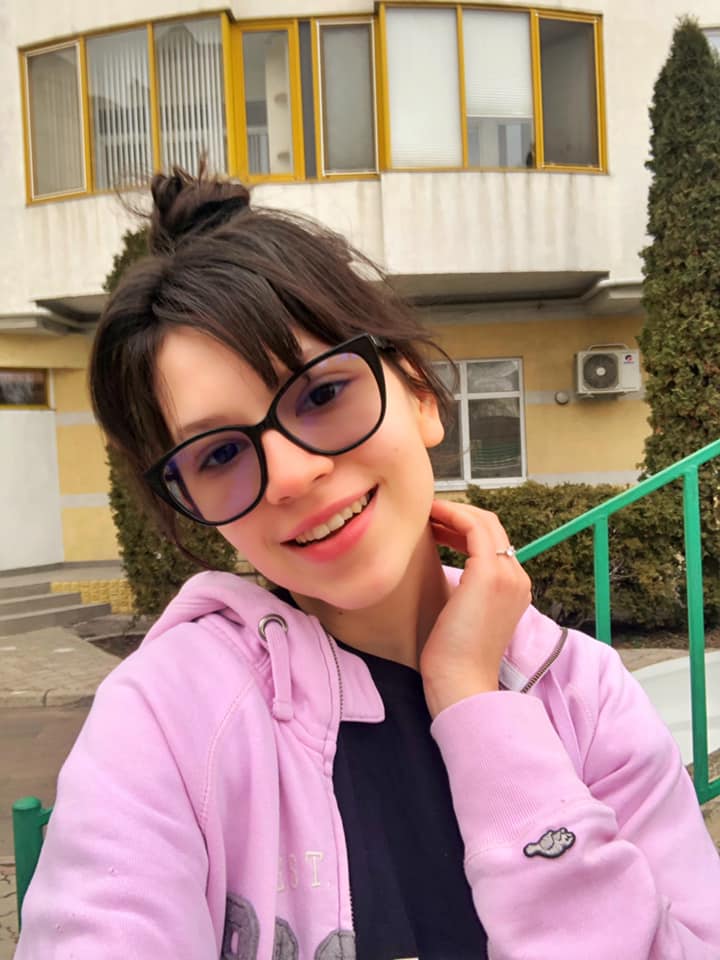 Decizia luată de Cleopatra Stratan la 20 de ani după ce a lansat „Ghiță”. Ce purta în valiza din videoclip: „Am deslușit misterul”
