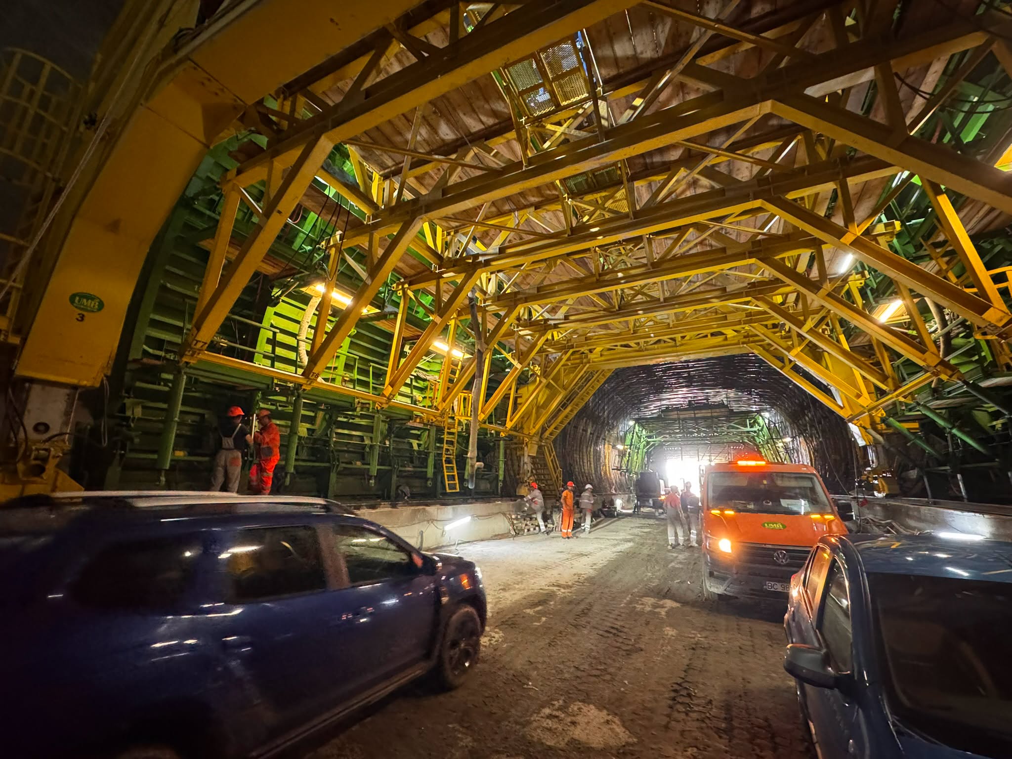 Noutăți de pe lotul cu tuneluri de pe A1 Margina - Holdea: pe șantier se instalează propria uzină de grinzi și o stație de asfalt