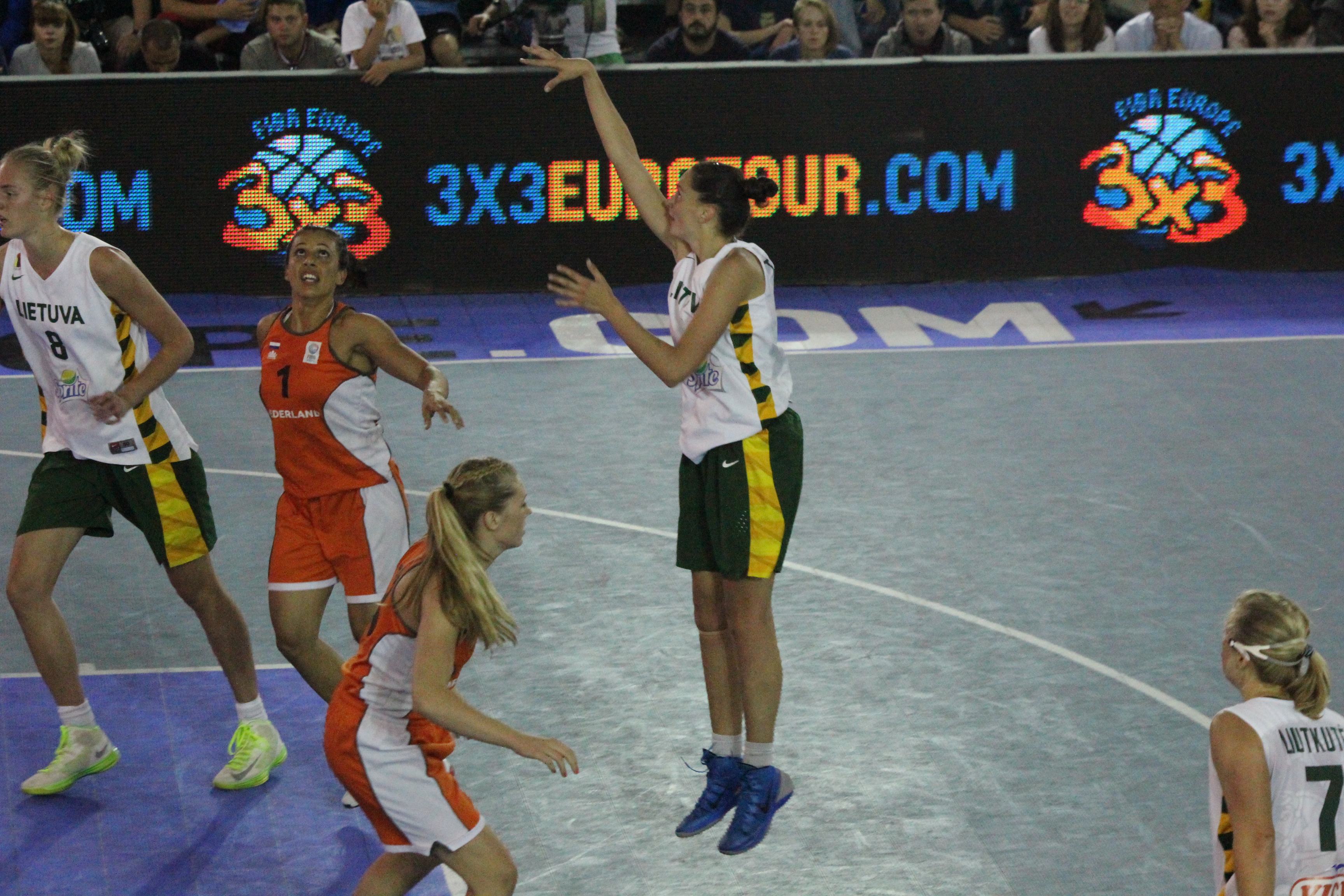 GALERIE FOTO & VIDEO / România joacă astăzi în semifinalele CE de baschet 3x3