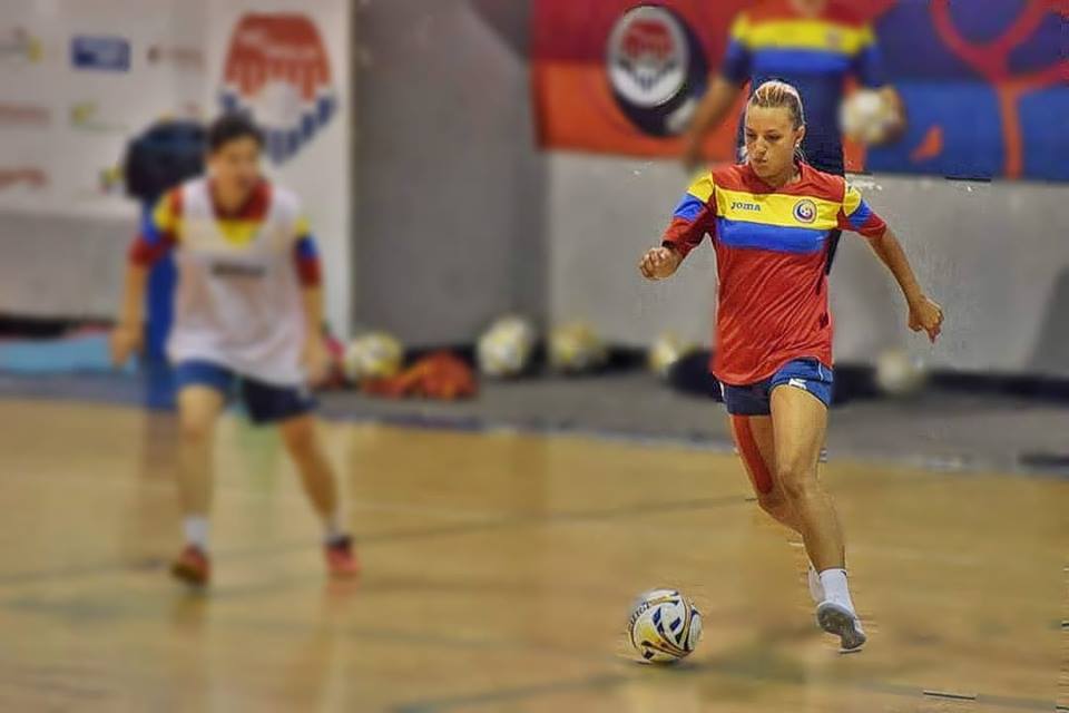 Naționala feminină de futsal a României are portar de fotbal pe plajă. Tricolorele au luat 20 de goluri în primele meciuri din preliminariile Euro 2019 | VIDEO