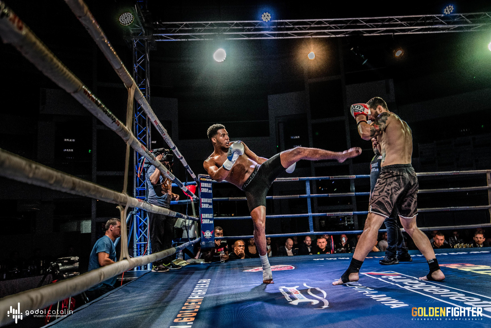 Meciuri spectaculoase la Golden Fighter Craiova. Centura intercontinentală WKU a fost câștigată de Adrian Mitu FOTO&VIDEO