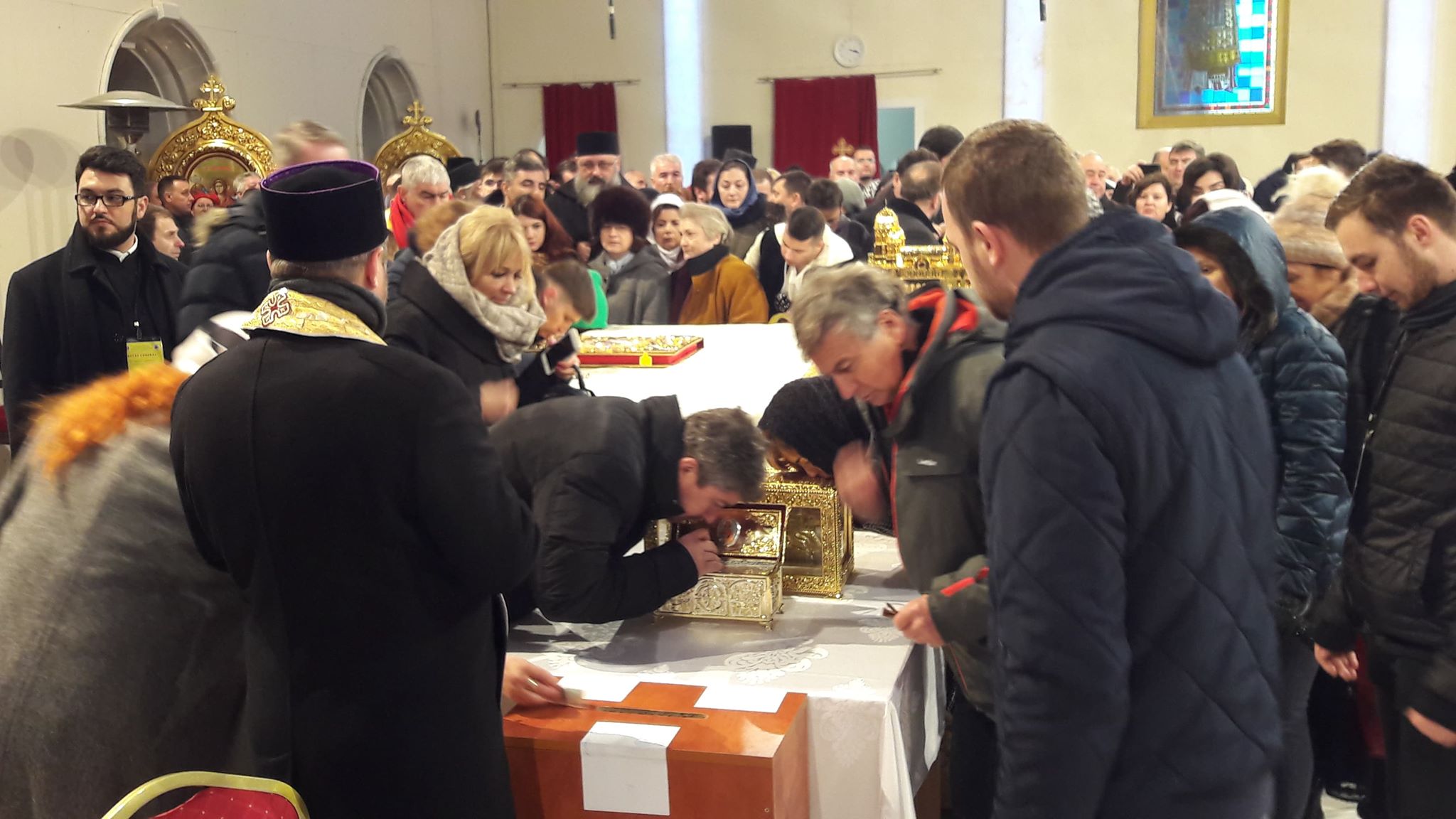 FOTO | Imagini din interiorul Catedralei Mântuirii Neamului. Patriarhul Daniel spune „este totuşi mică în raport cu populaţia credincioşilor care sunt afară”