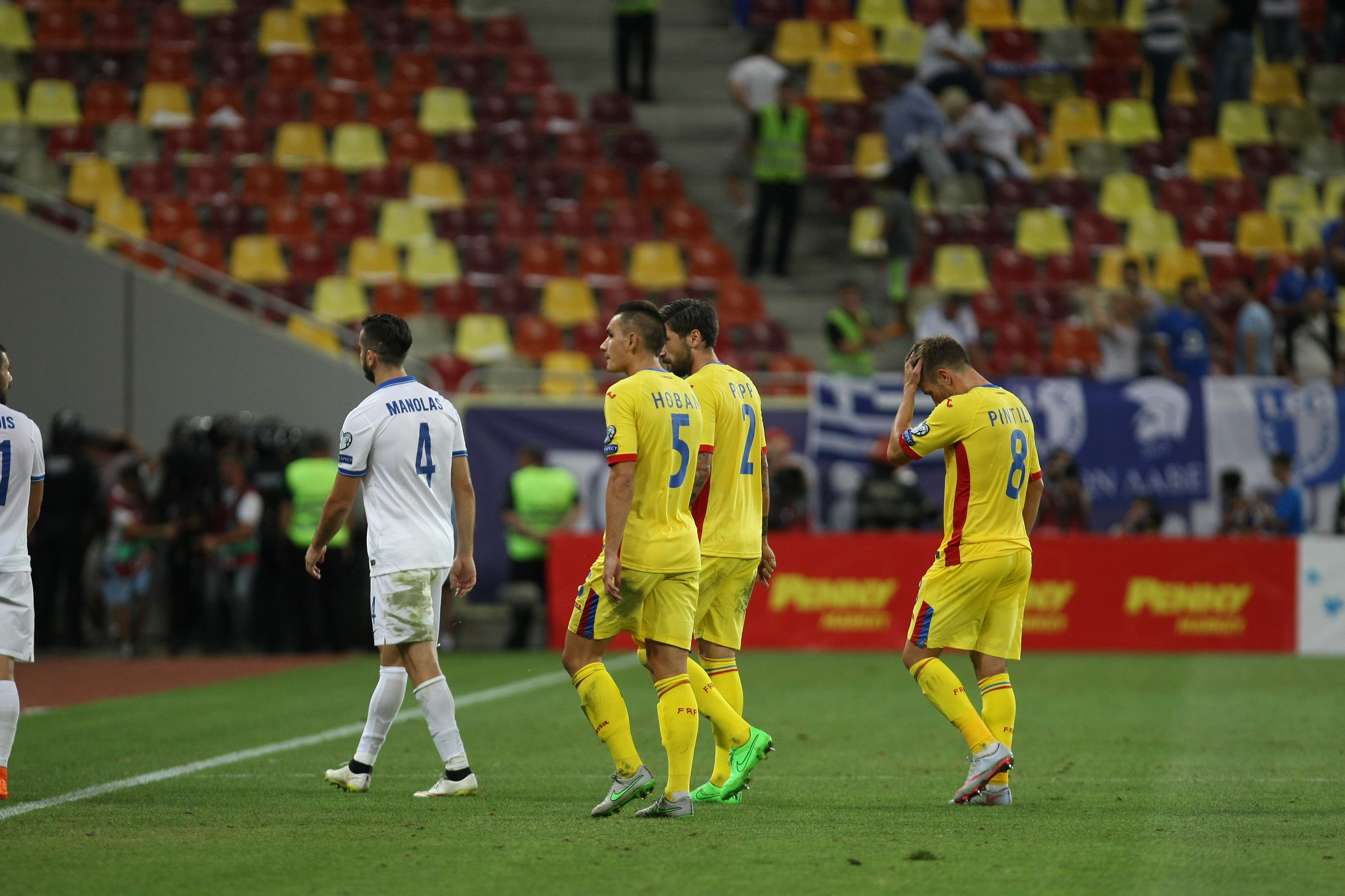 PRELIMINARIILE EURO 2016, ROMÂNIA - GRECIA 0-0. Tricolorii nu au mai găsit calea spre gol din luna martie. Tremurăm în continuare pentru calificare. Elevii lui Iordănescu rămân pe locul 2 în grupă, la trei puncte în faţa Ungariei
