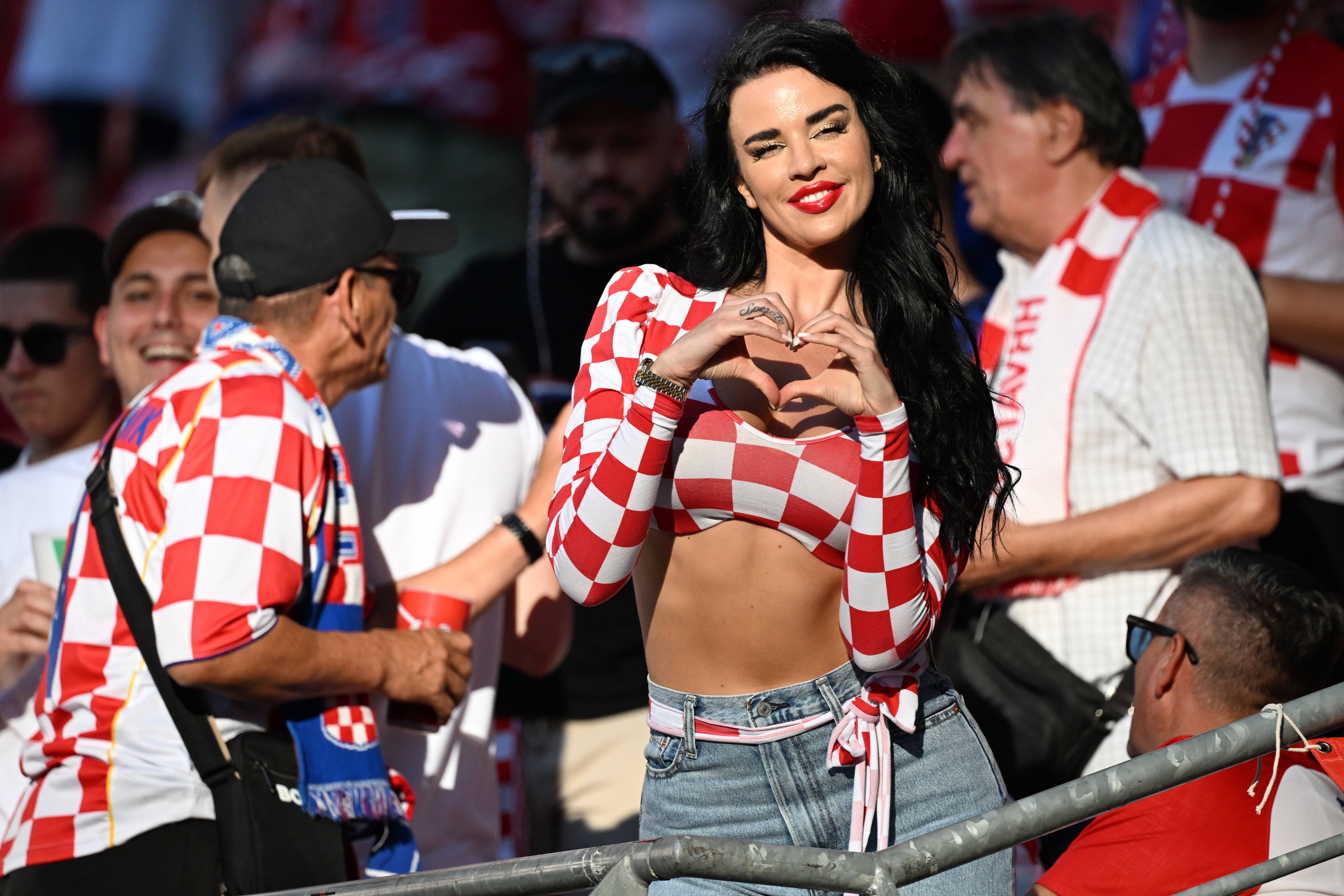 EURO 2024 | „Knöll Doll” i-a provocat degeaba pe italieni. Ce a făcut fosta Miss Croația înainte de meciul decisiv | VIDEO