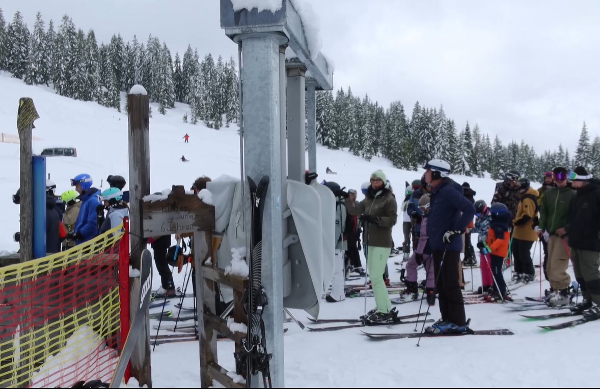 Logan blocat în zăpada de un metru, în prima zi de schi pe o pârtie din Austria | FOTO &amp; VIDEO