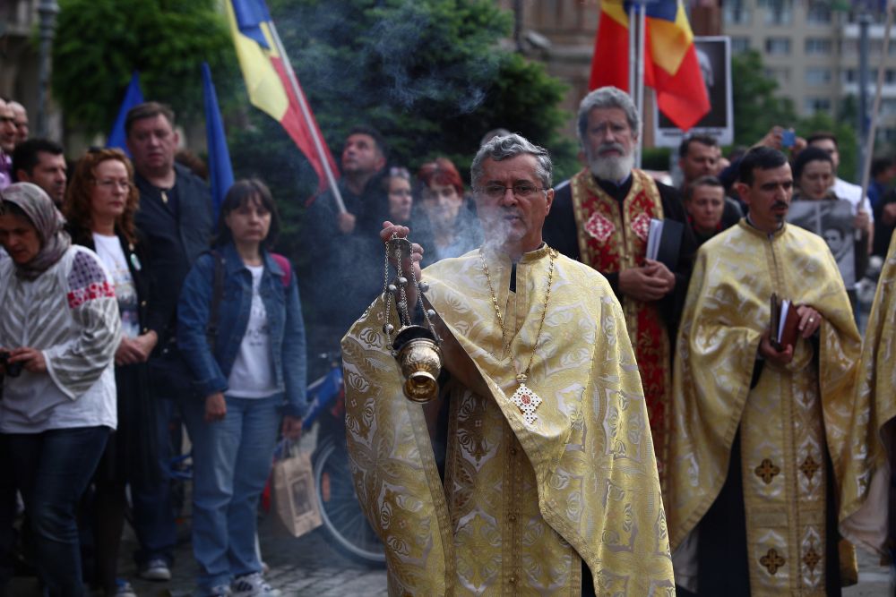 FOTO/ Ziua națională de cinstire a martirilor din temnițele comuniste a fost comemorată în Piața Revoluției