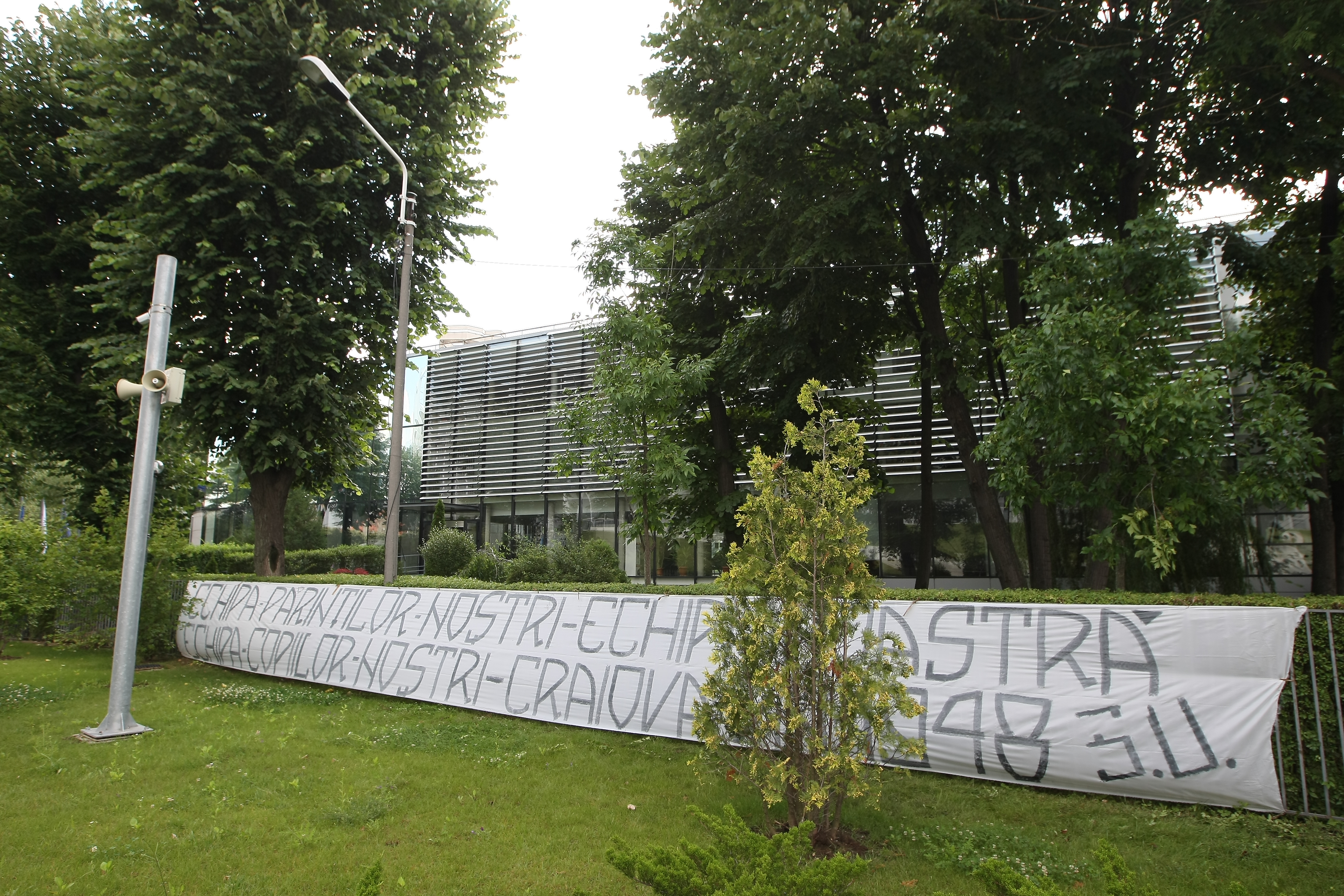 Burleanu, PE VIAŢĂ la FRF. 4 milioane €, "EVAPORAŢI". Sandu, DECAPITAT