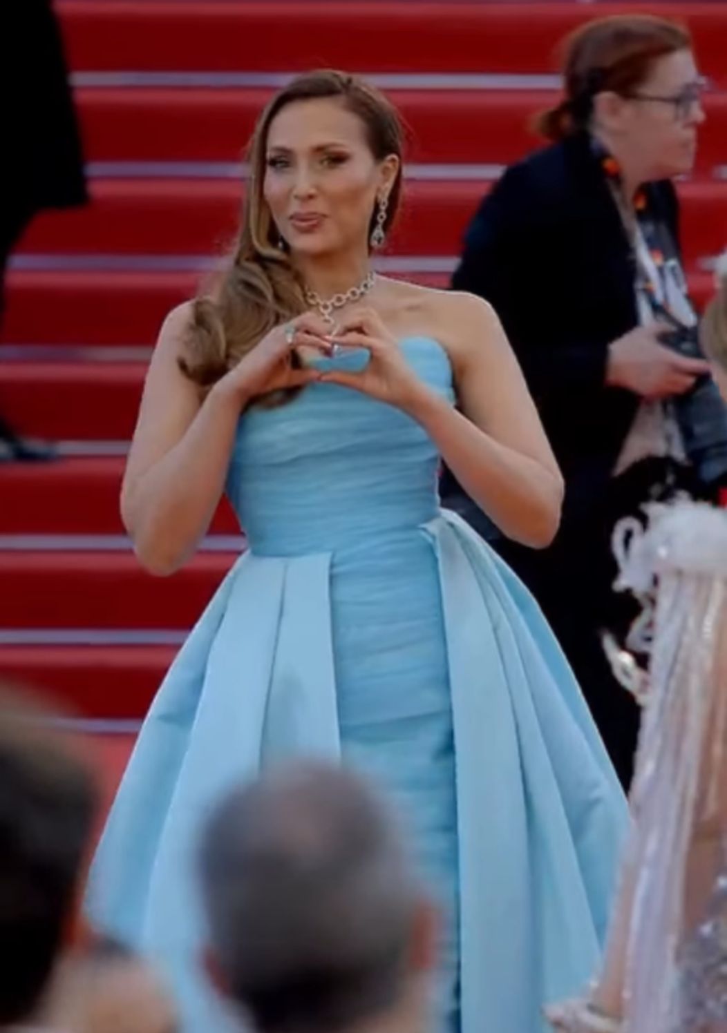 Cum a apărut Iulia Vântur pe covorul roșu la Festivalul de Film de la Cannes 2026. Actrița a atras toate privirile