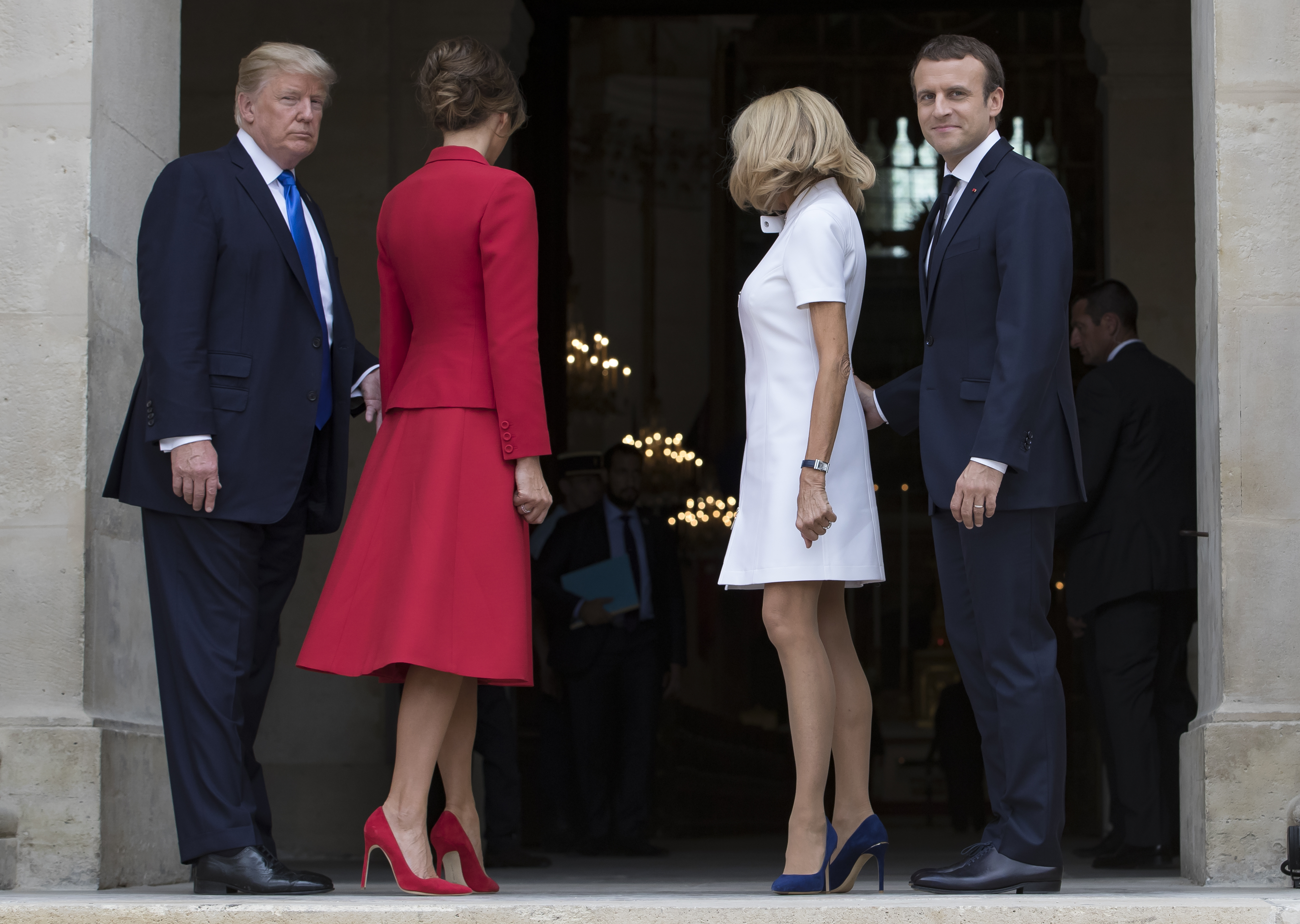 FOTO| Trump, primit de Macron la Paris. Zâmbetele au înlocuit grimasele în timpul ceremoniei